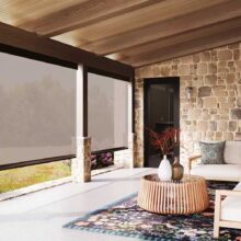 Cable-guided screen; Bronze frame; Serge Ferrari Veozip; Tundra